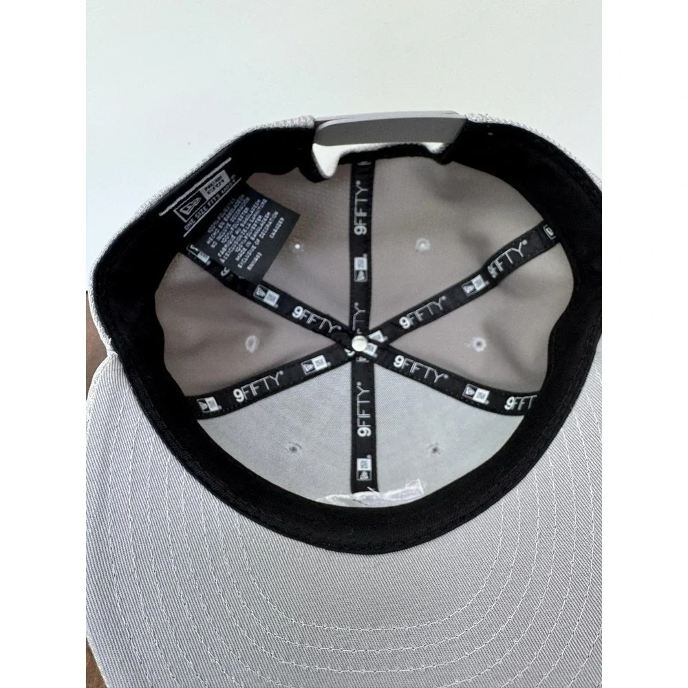 New Era 9FIFTY Hat Cap Snap Back Gray Mesh Logo One Size Fits Most Mens